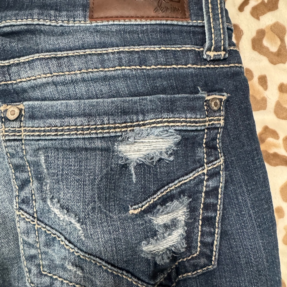 BKE Stella 28 S in like new condition waist is 28 and length is 28